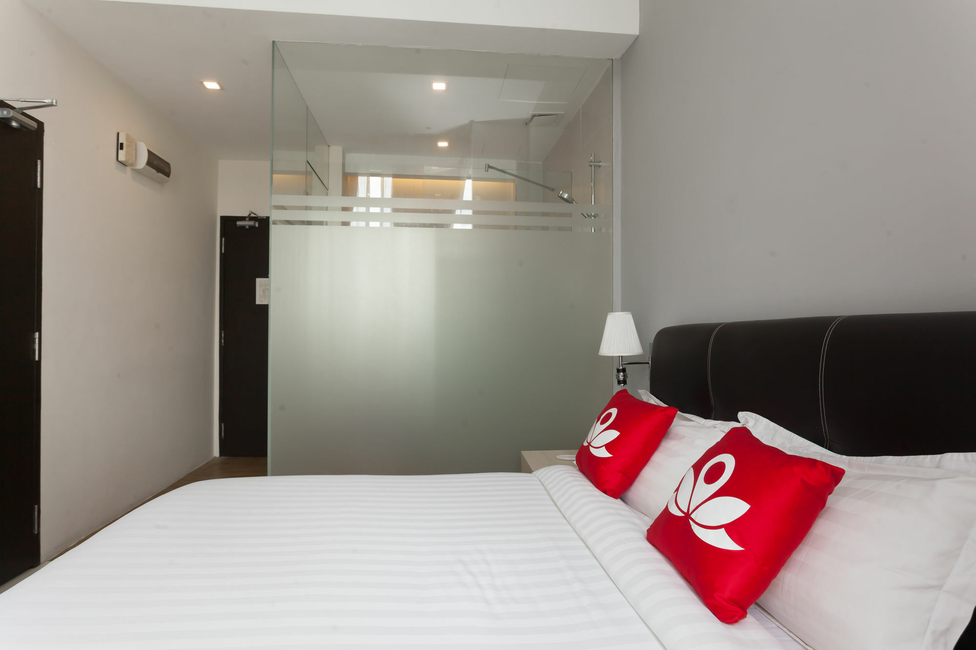 Zen Rooms Sungai Besi Куала-Лумпур Экстерьер фото